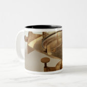 輪郭のコンパス ツートーンマグカップ (正面左)