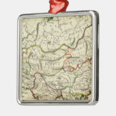 輪郭を描かれる境界のアジア メタルオーナメント (左)