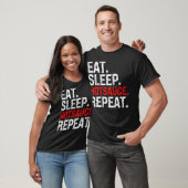 辛いソース好きのための「辛いソースを食べ、寝て、繰り返す」 Tシャツ (ユニセックス)