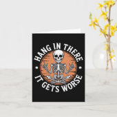 辛い時もあるけど、もっとひどくなるよ スケルトンのユーモア カード (黄色い花)