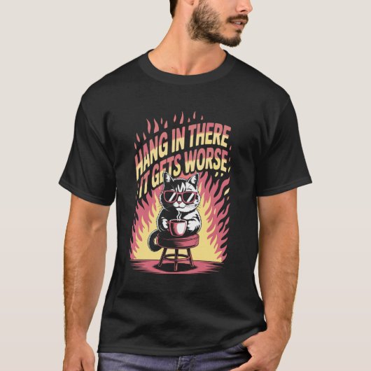 辛抱せよ、さらにひどくなる ネコ コーヒー 火事 おもしろい Tシャツ (正面)