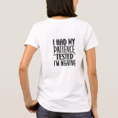 辛抱強く皮肉なおもしろいミームTシャツ Tシャツ (裏面)