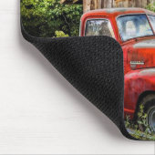 農園クールで錆びた古いピックアップトラック マウスパッド (コーナー)