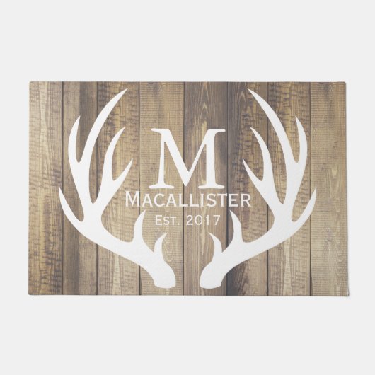 農場のエレガントで白いシカの木びき台の(雄ジカの)枝角及び素朴な木 ドアマット (正面)