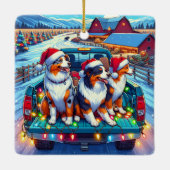 農場のクリスマスにピックアップトラックに乗る犬 セラミックオーナメント (裏面)