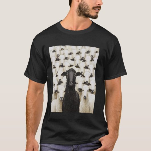 農場の動物 羊 黒 Tシャツ (正面)