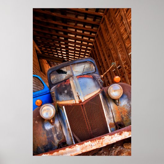 農場の古いさびたトラック ポスター (正面)