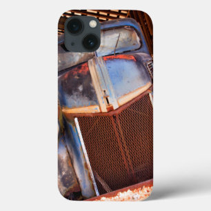 農場の古い錆ついたトラック iPhone 13ケース