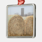 農場の大きな丸い干し草の葉 メタルオーナメント (左)