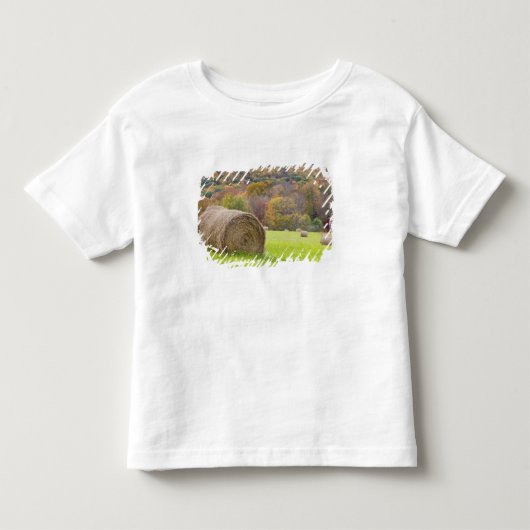 農場の干し草と紅葉、 トドラーTシャツ (正面)