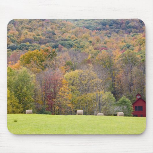 農場の干し草ベールそして紅葉、 マウスパッド (正面)