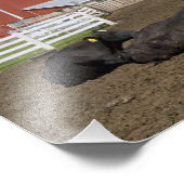 農場の赤い納屋とサイロの前の牛 フォトプリント            (角)