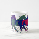 農場の野生ランニング馬 コーヒーマグカップ (中央)