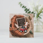 農場をテーマにした編み籠の妊娠の発表 招待状 (スタンド正面)