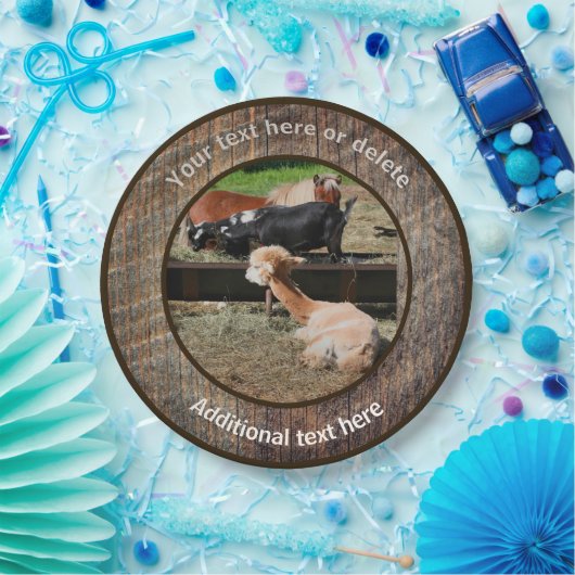 農場動物納屋周囲の庭おもしろいパーソナライズされたパーティー ペーパープレート (パーティー)