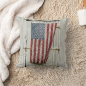農場 |アメリカ国旗が付いたホワイトバーンドア クッション (ブランケット)