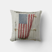 農場 |アメリカ国旗が付いたホワイトバーンドア クッション (正面)