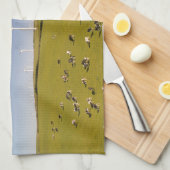 農場 |ウィンドミルファーム近くの牛 キッチンタオル (四つ折り)