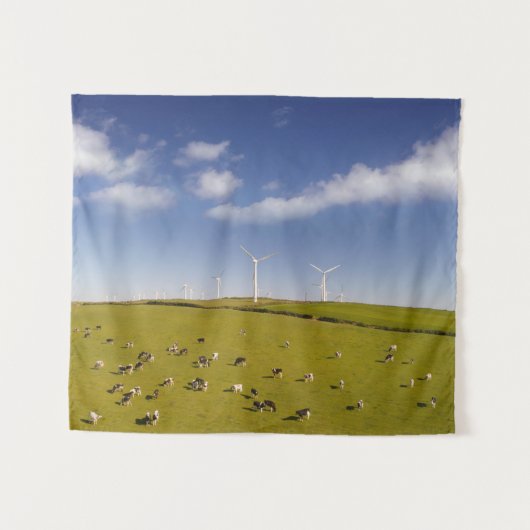 農場 |ウィンドミルファーム近くの牛 タペストリー (正面(横))