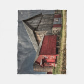 農場 |ミシガン州の赤い木造納屋 フリースブランケット (正面)