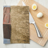 農場 |小麦フィールドの古い赤い納屋 キッチンタオル (四つ折り)