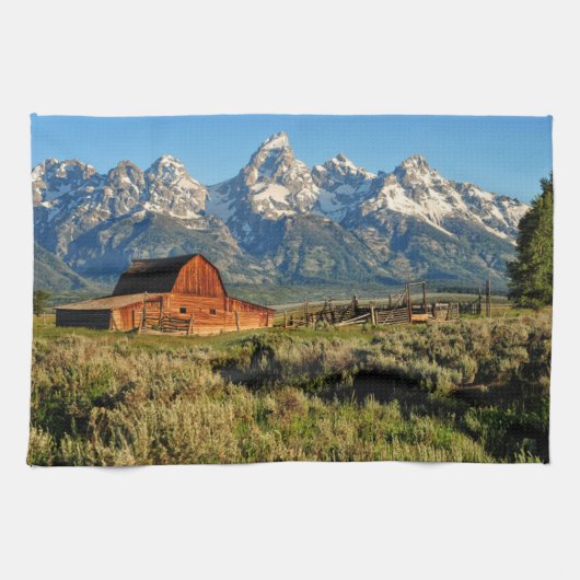 農場 |雪に覆われたバーン キッチンタオル (横)