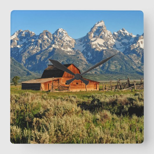 農場 |雪に覆われたバーン スクエア壁時計 (正面)