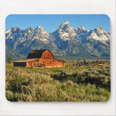 農場 |雪に覆われたバーン マウスパッド (正面)