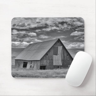 農場   BW American Flag Barn Scene マウスパッド