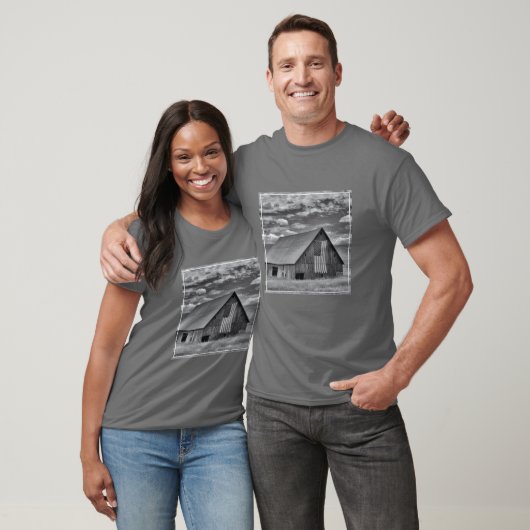 農場 | BW American Flag Barn Scene Tシャツ (ユニセックス)