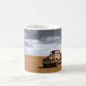 農場 | Old Truck in Field コーヒーマグカップ (中央)