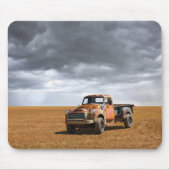 農場 | Old Truck in Field マウスパッド (正面)