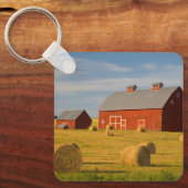 農場 | Red Barns Near Hay Bales キーホルダー (正面)