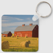 農場 | Red Barns Near Hay Bales キーホルダー (裏面)