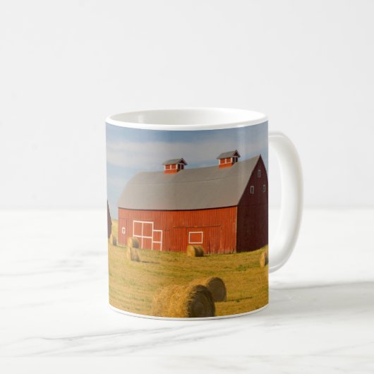 農場 | Red Barns Near Hay Bales コーヒーマグカップ (正面右)