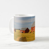 農場 | Red Barns Near Hay Bales コーヒーマグカップ (正面左)
