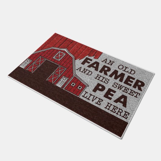 農家おもしろいと彼のスイートピーはここに住んでいる ドアマット (アングル)