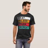 農家の日常ユーモア 食べて寝て農業を繰り返す Tシャツ (正面フル)