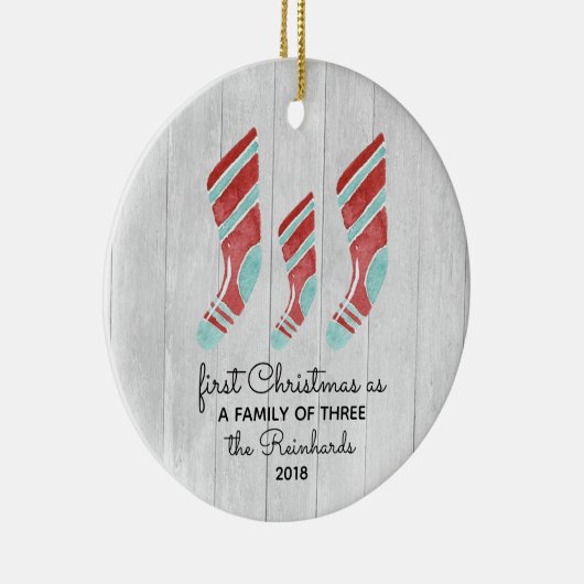 農家の森のストッキングの新生児の三人家族 セラミックオーナメント (右)