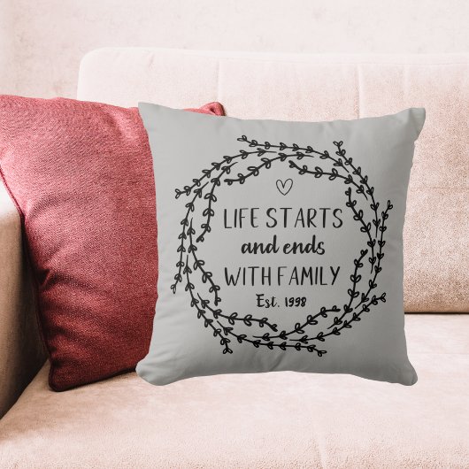 農家の生活が家族の灰色で始まり終わる クッション