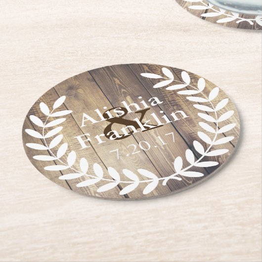 農家の白い月桂樹花嫁及び新郎の結婚式の日付 ラウンドペーパーコースター (アングル)