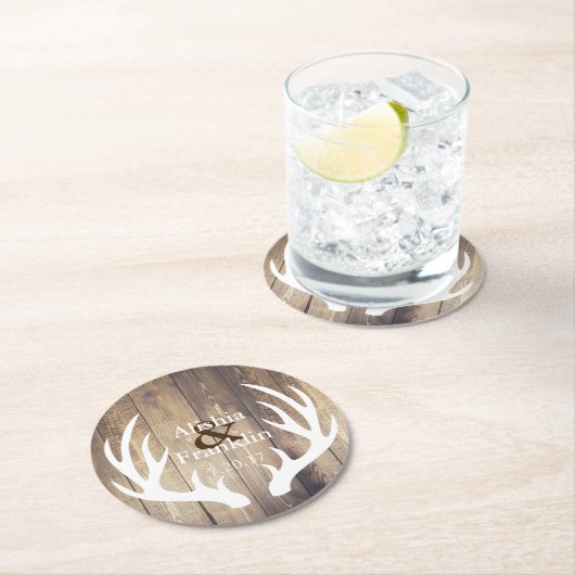 農家の白い(雄ジカの)枝角花嫁及び新郎の結婚式の日付 ラウンドペーパーコースター (インサイチュ)