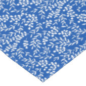 農家シンプルの花の模様オン青 テーブルクロス (アングル)