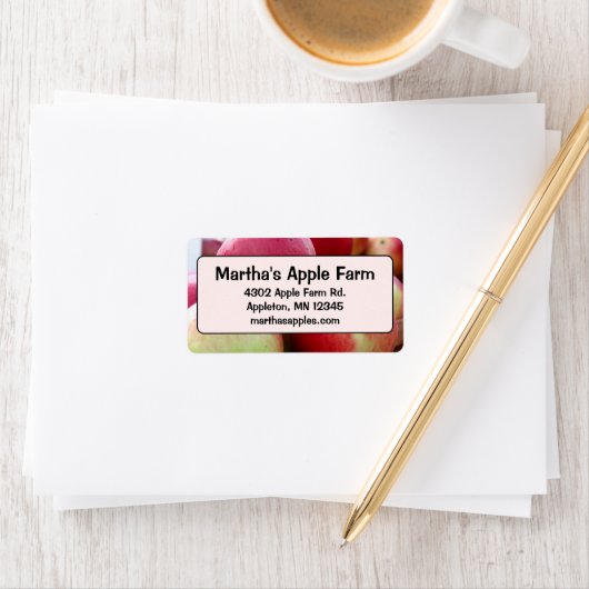 農家市場の住所でバスケット内の新鮮なリンゴ ラベル (インサイチュ)