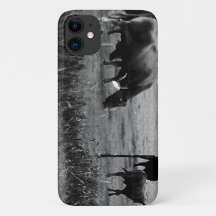 農家、牛の家族 iPhone 11 ケース