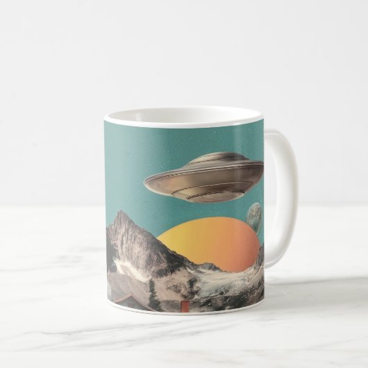 農村の家に現れたシュールなUFO コーヒーマグカップ (正面右)