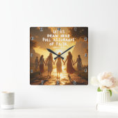 近くに引き寄せ:完全な信仰の保証へブル10:22 スクエア壁時計 (ホーム)