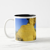 近くのヘルクリーク地域の砂岩モニュメント ツートーンマグカップ (左)