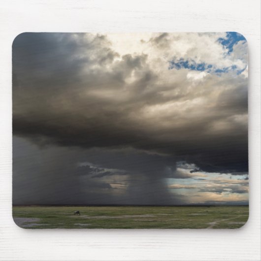 近くの斜面を越える嵐 マウスパッド (正面)