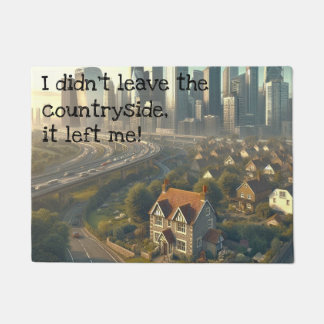 近くの都市と可愛いコテージの写真 ドアマット